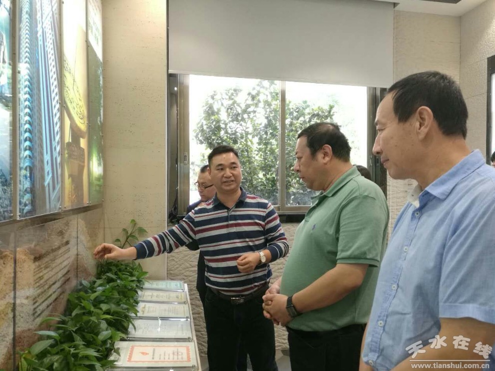 馬小龍赴廣東福美軟瓷等企業(yè)考察 推動生態(tài)環(huán)境材料銷售與應(yīng)用發(fā)展